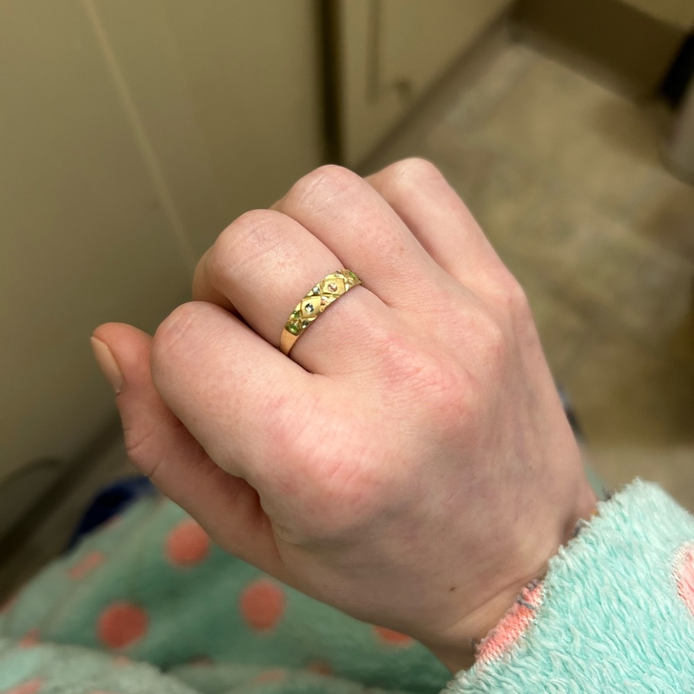 10k yellow gold band with multicolored gems